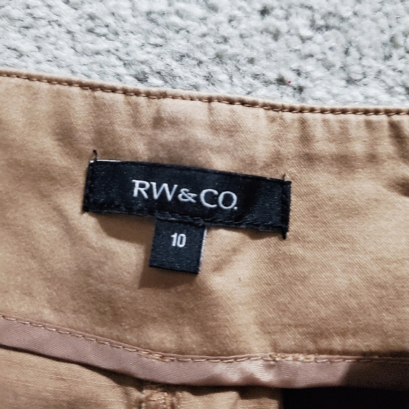 RW&CO Tan Shorts - Picture 2 of 2
